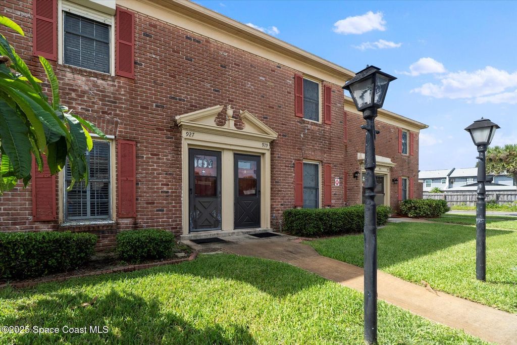 927 N Colonial Court 33, Indian Harbour Beach, FL 32937