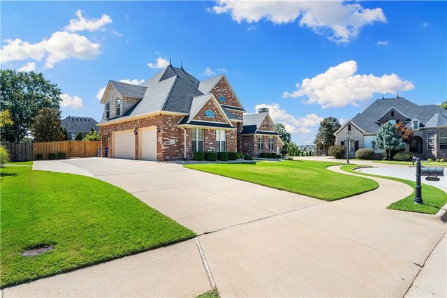 5304 S Promontory Court, Rogers, AR 72758