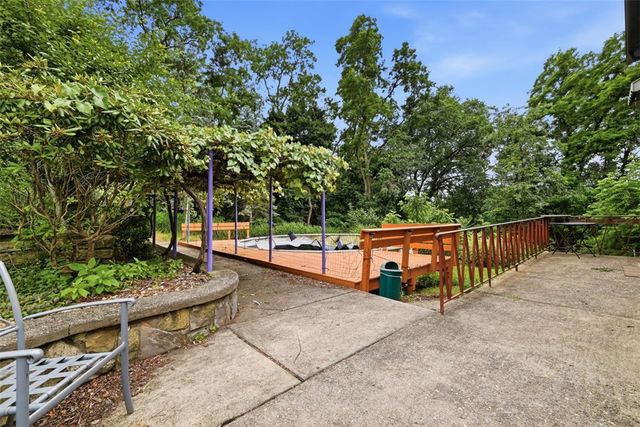 1715 Crosby Ave, Beechview, PA 15216