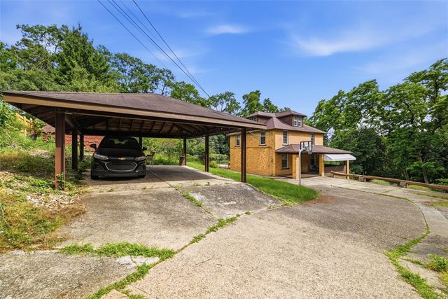 1715 Crosby Ave, Beechview, PA 15216