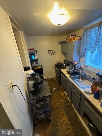 5221 CEDAR AVE, Philadelphia, PA 19143