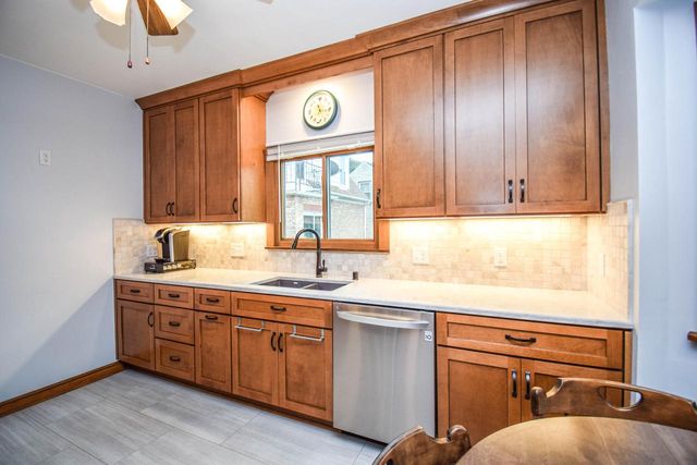 2941 N 75th STREET, Milwaukee, WI 53210