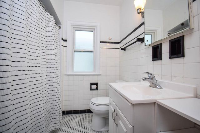 2941 N 75th STREET, Milwaukee, WI 53210