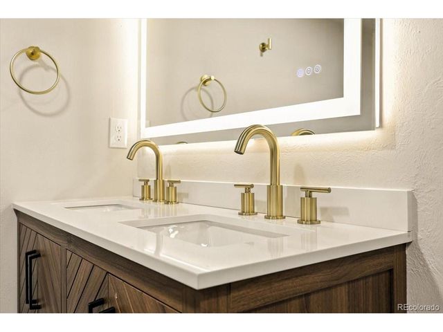 3114 Templeton Gap Rd, Colorado Springs, CO 80907