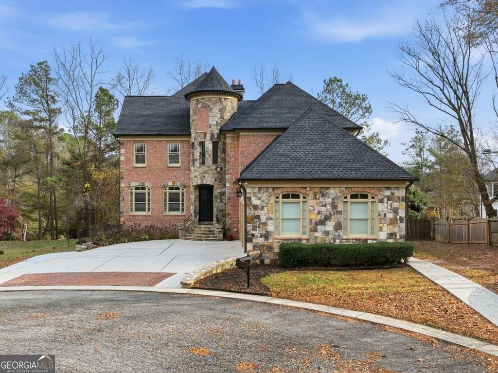 7611 Regency Circle, Sandy Springs, GA 30350 — exterior
