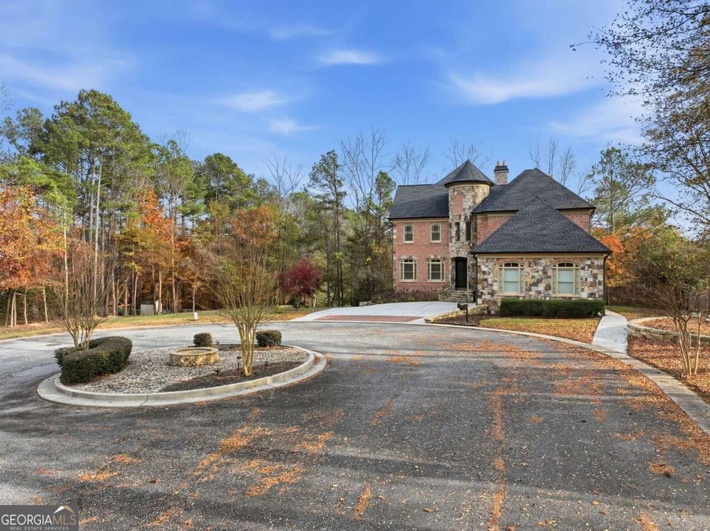 7611 Regency Circle, Sandy Springs, GA 30350 — photo 2