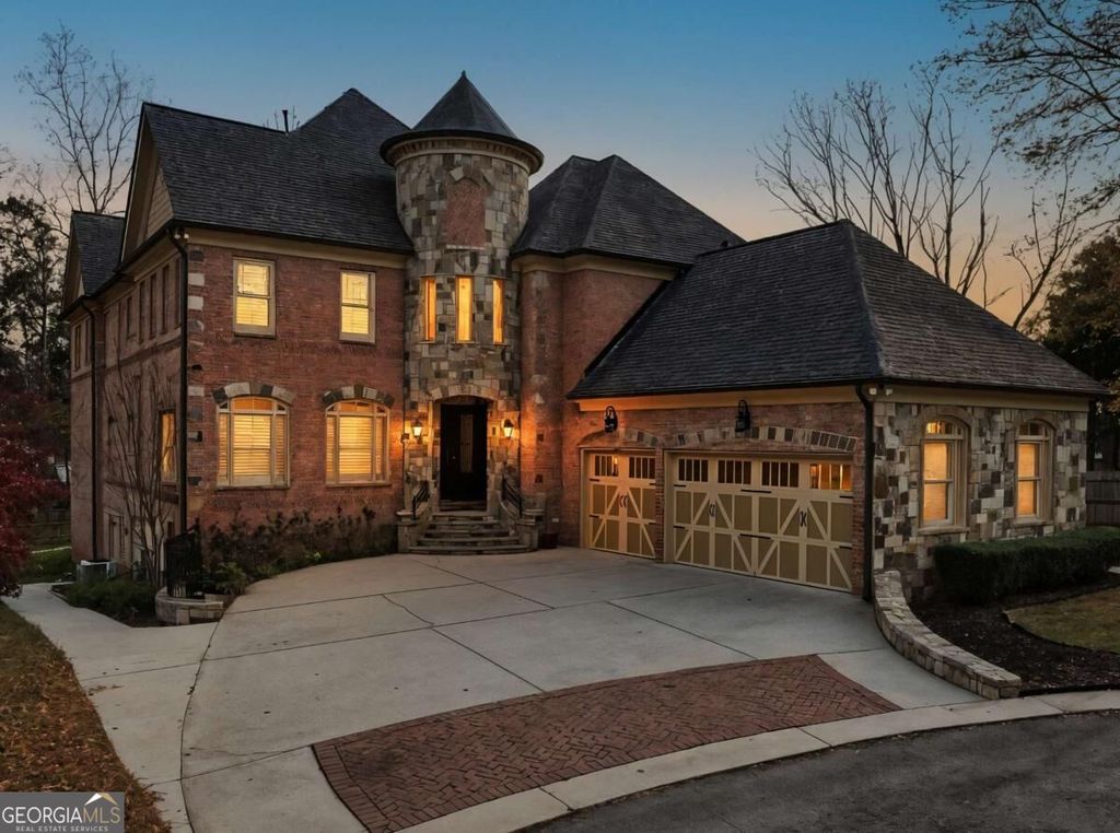 7611 Regency Circle, Sandy Springs, GA 30350 — photo 4