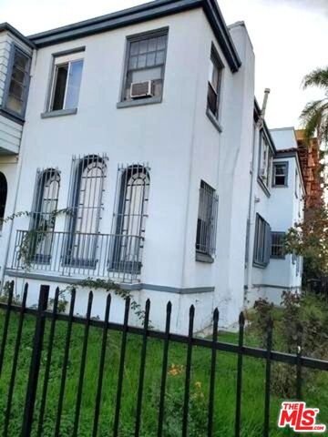 901 S Catalina Street, Los Angeles, CA 90006