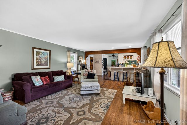 225 S Locust Street, Oologah, OK 74053