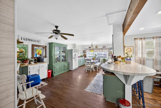 225 S Locust Street, Oologah, OK 74053