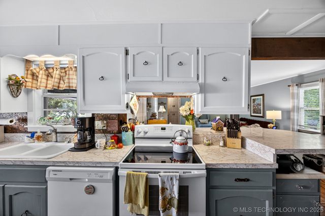 225 S Locust Street, Oologah, OK 74053