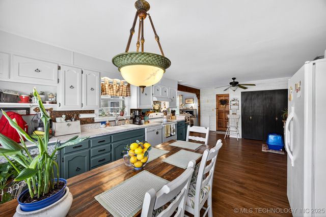 225 S Locust Street, Oologah, OK 74053