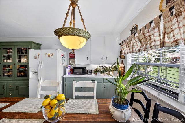 225 S Locust Street, Oologah, OK 74053