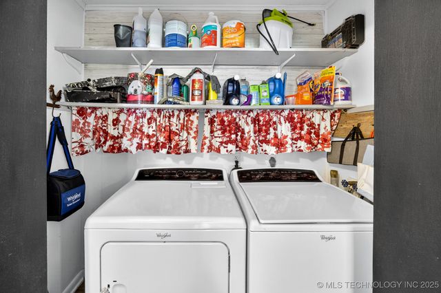 225 S Locust Street, Oologah, OK 74053