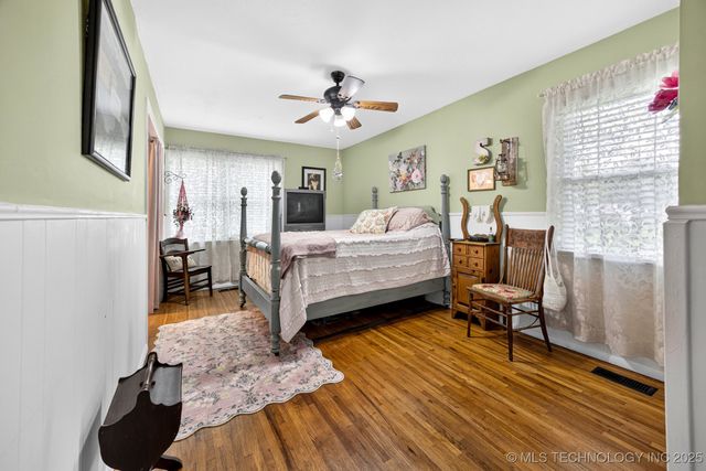 225 S Locust Street, Oologah, OK 74053