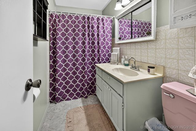 225 S Locust Street, Oologah, OK 74053