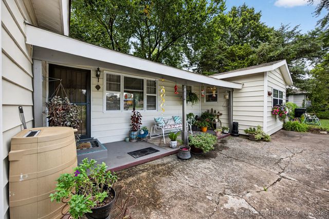 225 S Locust Street, Oologah, OK 74053