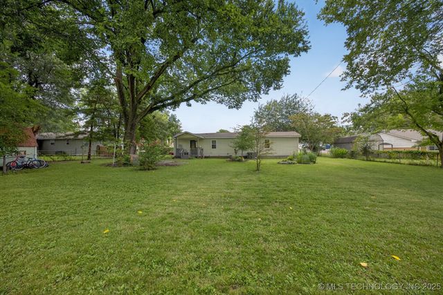 225 S Locust Street, Oologah, OK 74053