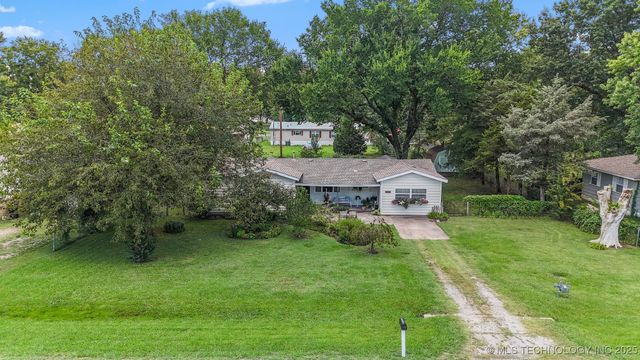 225 S Locust Street, Oologah, OK 74053