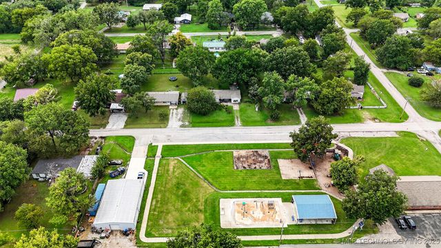 225 S Locust Street, Oologah, OK 74053