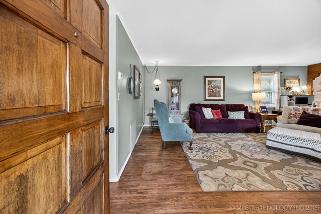 225 S Locust Street, Oologah, OK 74053