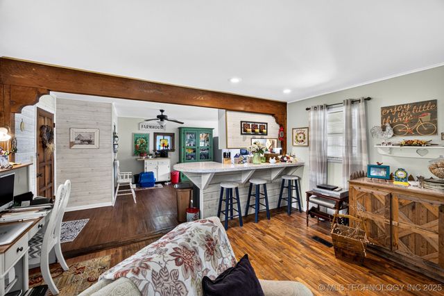 225 S Locust Street, Oologah, OK 74053