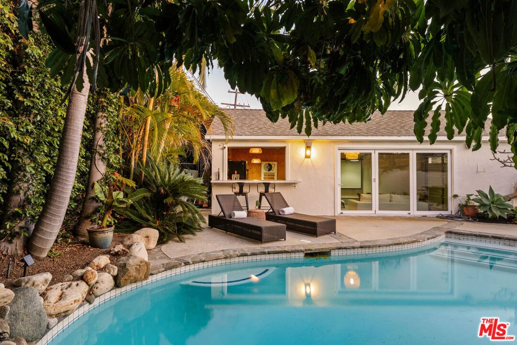 Image 10 of property listing at 8044 Cowan Avenue, Los Angeles, CA 90045