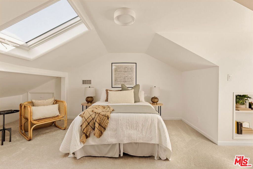 Image 16 of property listing at 8044 Cowan Avenue, Los Angeles, CA 90045