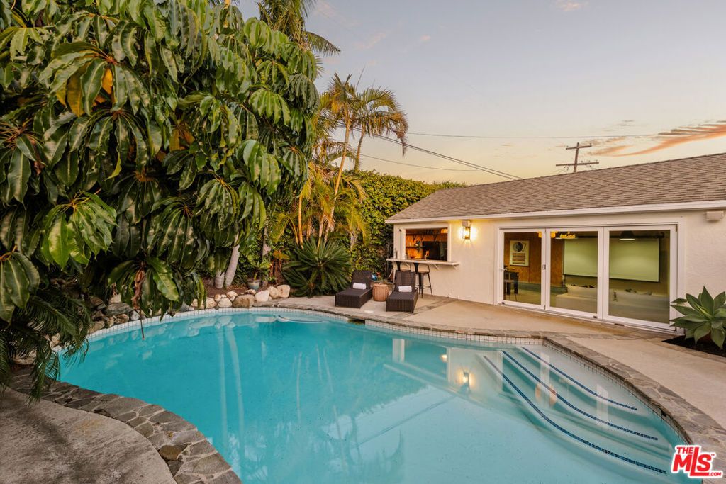 Image 20 of property listing at 8044 Cowan Avenue, Los Angeles, CA 90045