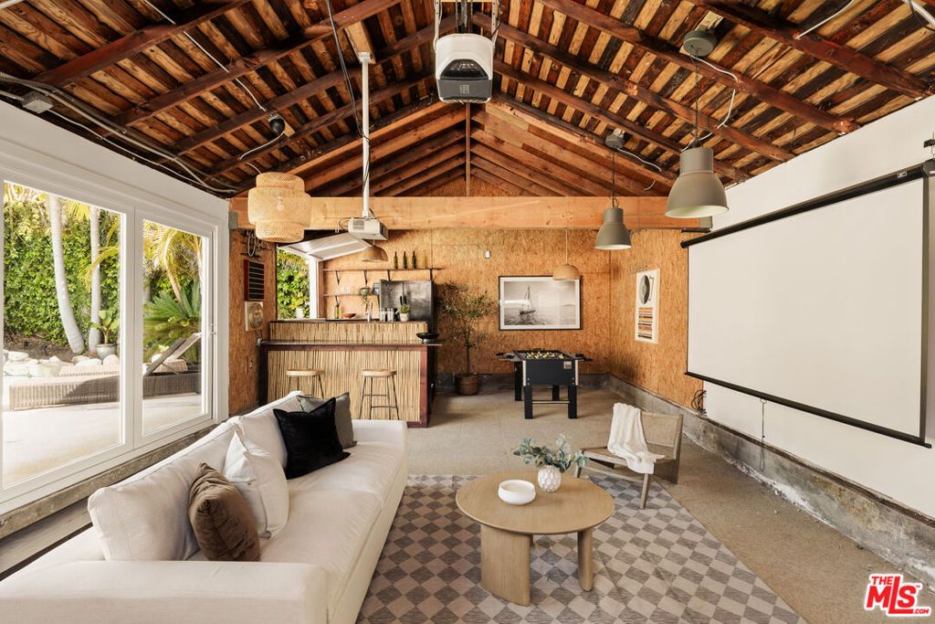 Image 21 of property listing at 8044 Cowan Avenue, Los Angeles, CA 90045