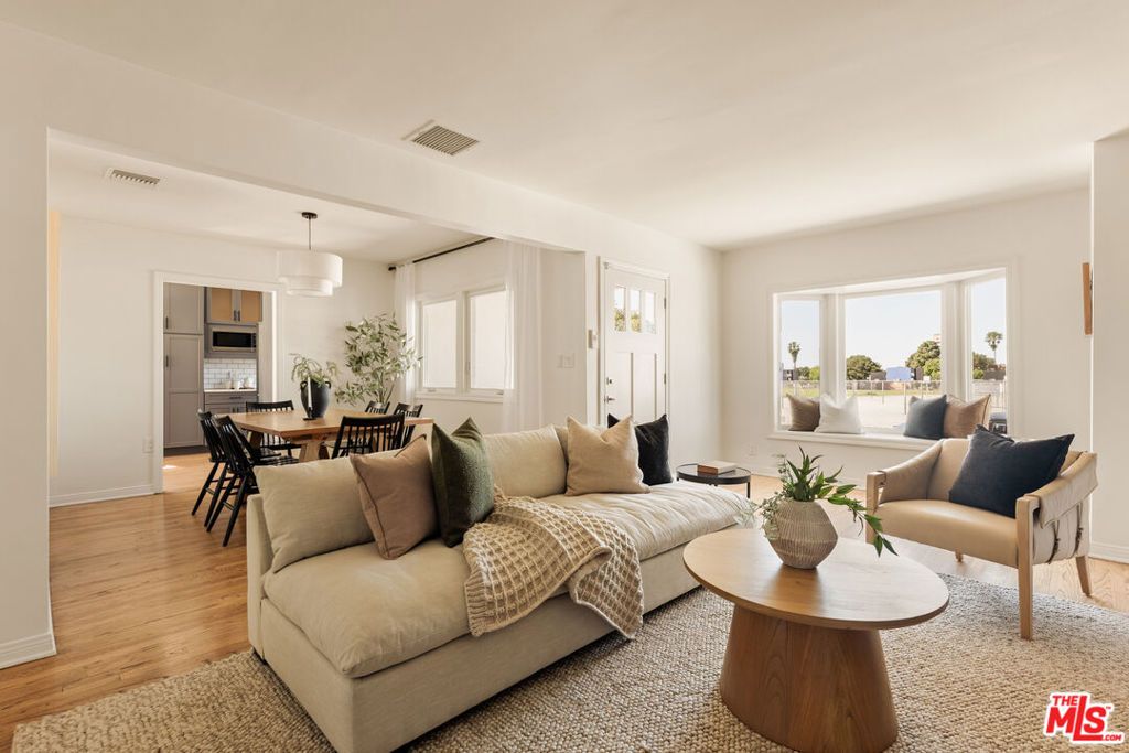 Image 4 of property listing at 8044 Cowan Avenue, Los Angeles, CA 90045