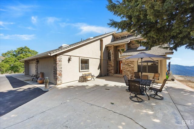24930 Paramount Drive, Tehachapi, CA 93561