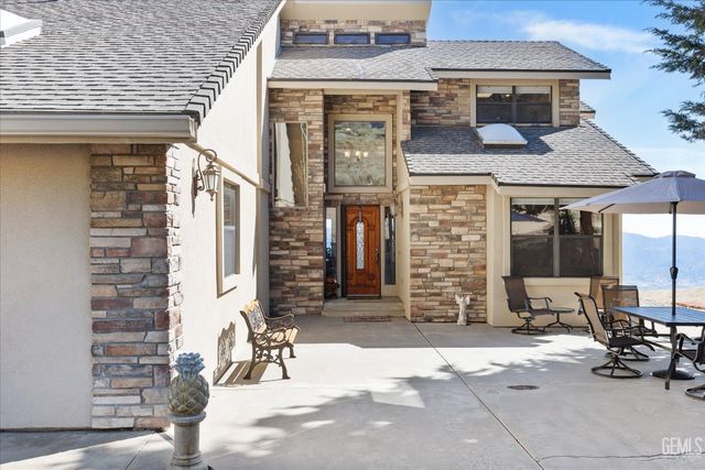 24930 Paramount Drive, Tehachapi, CA 93561