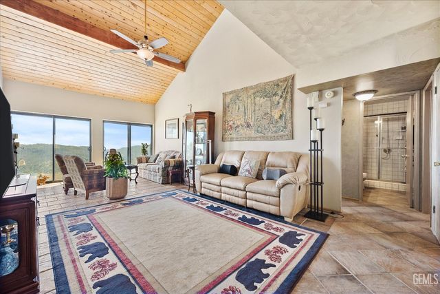 24930 Paramount Drive, Tehachapi, CA 93561
