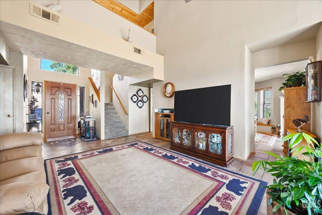 24930 Paramount Drive, Tehachapi, CA 93561