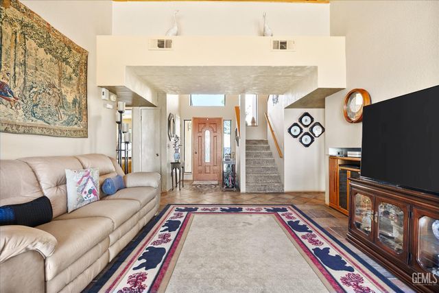 24930 Paramount Drive, Tehachapi, CA 93561