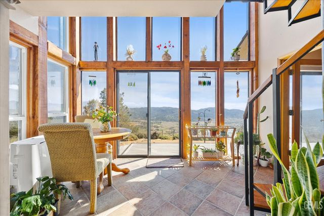 24930 Paramount Drive, Tehachapi, CA 93561
