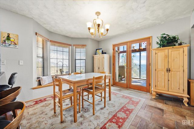 24930 Paramount Drive, Tehachapi, CA 93561