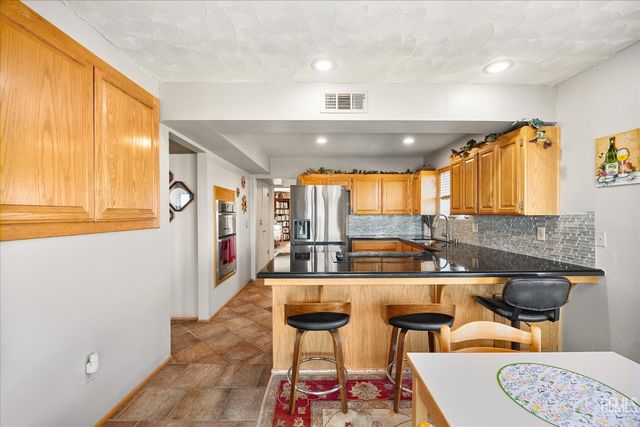 24930 Paramount Drive, Tehachapi, CA 93561
