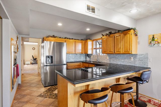 24930 Paramount Drive, Tehachapi, CA 93561