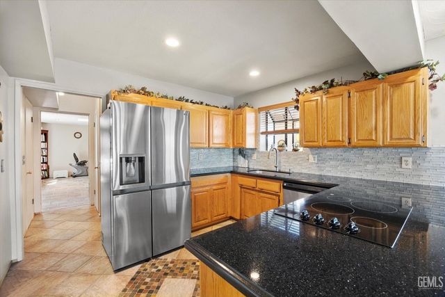 24930 Paramount Drive, Tehachapi, CA 93561
