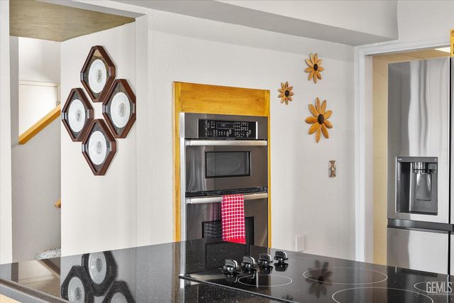24930 Paramount Drive, Tehachapi, CA 93561