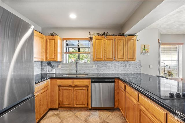24930 Paramount Drive, Tehachapi, CA 93561