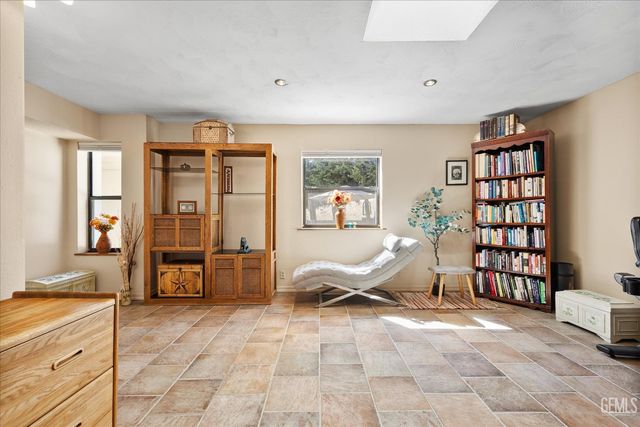 24930 Paramount Drive, Tehachapi, CA 93561