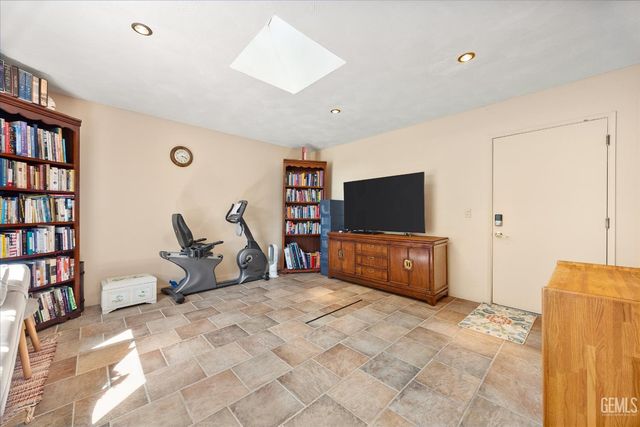 24930 Paramount Drive, Tehachapi, CA 93561