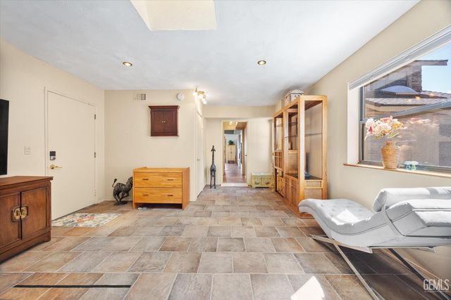 24930 Paramount Drive, Tehachapi, CA 93561