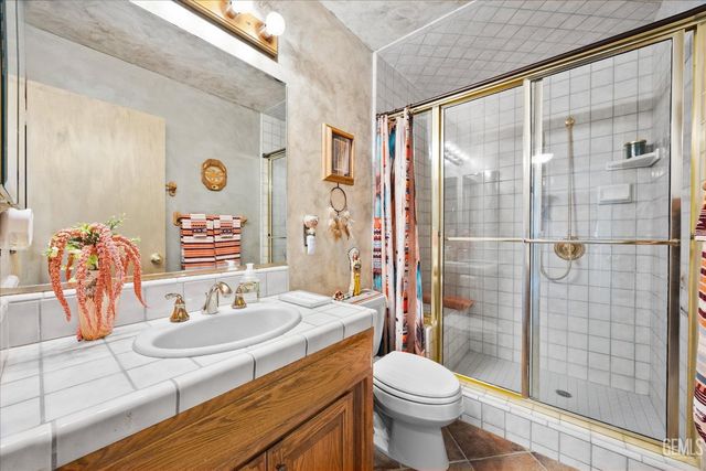 24930 Paramount Drive, Tehachapi, CA 93561