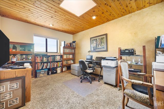 24930 Paramount Drive, Tehachapi, CA 93561
