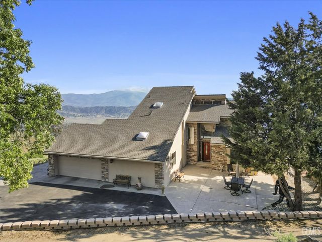 24930 Paramount Drive, Tehachapi, CA 93561