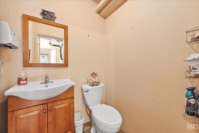 24930 Paramount Drive, Tehachapi, CA 93561